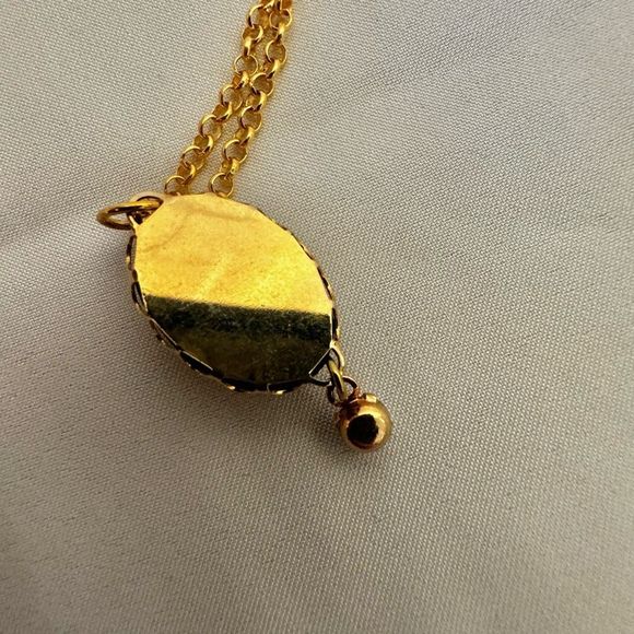 Black and gold tone  rose vintage pendant necklace - Picture 7 of 9